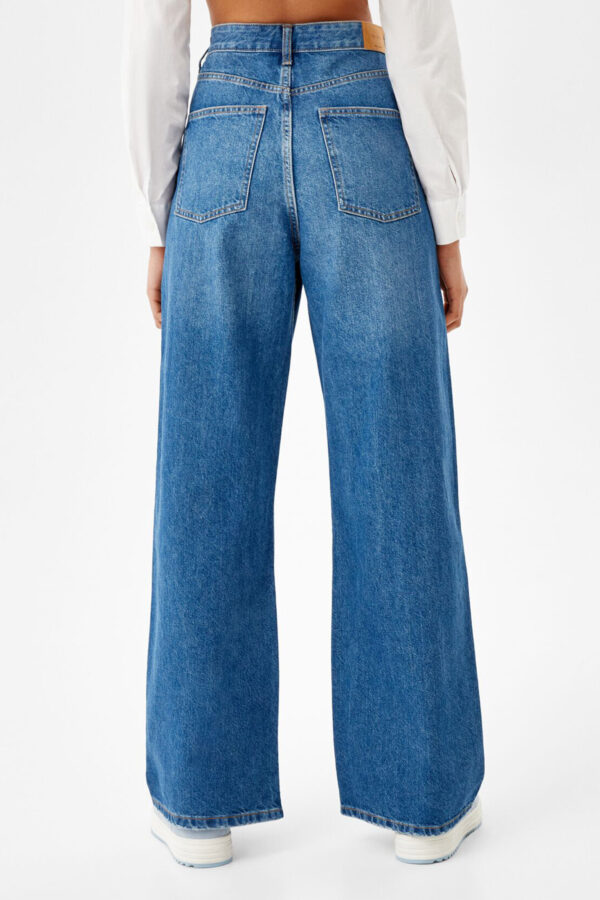 Ripped Wide-Leg ’90s Jeans - Image 4